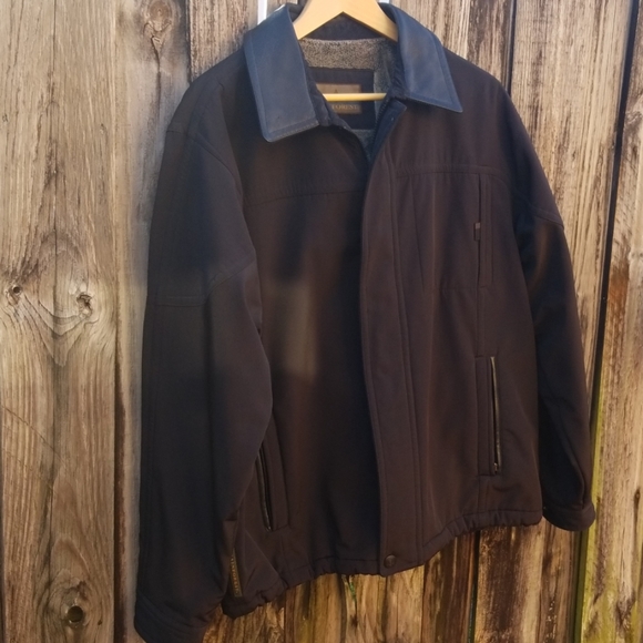 Perfect for outdoors Rainforest Jacket RN#64311 - Picture 4 of 16